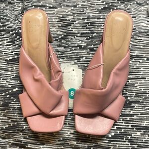 Women’s brand new size 8 heels